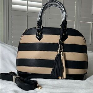 🖤NEW🔺Striped Black and Tan Handbag
